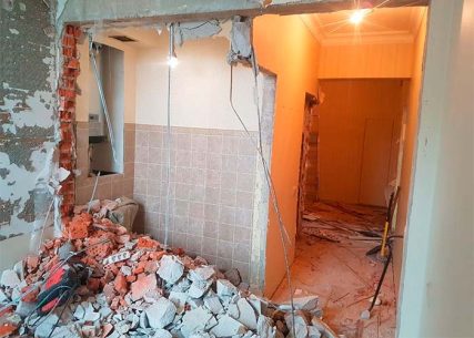 Демонтаж кирпичных перегородок в квартире