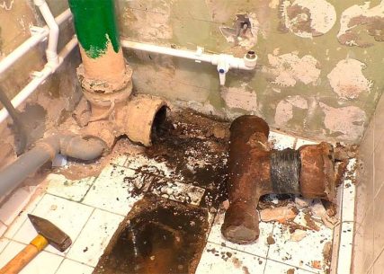 Демонтаж старых труб в квартире под ключ