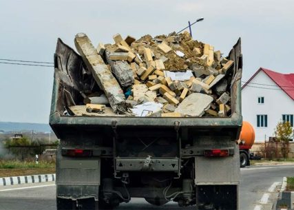 Вывоз строительного мусора машиной