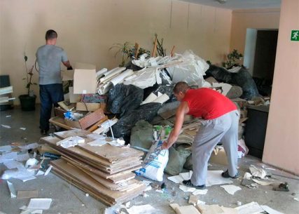 Вывоз строительного мусора с грузчиками из офиса